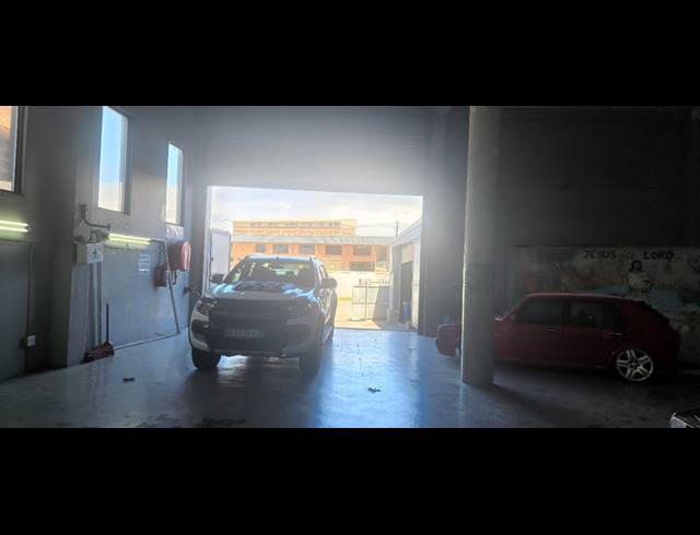 340M² WORKSHOP TO LET IN SEA COW LAKE